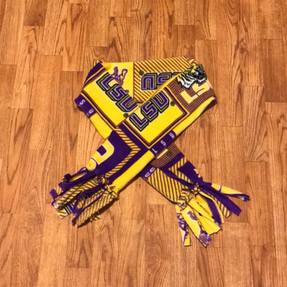 LSU Fleece Scarf 💕